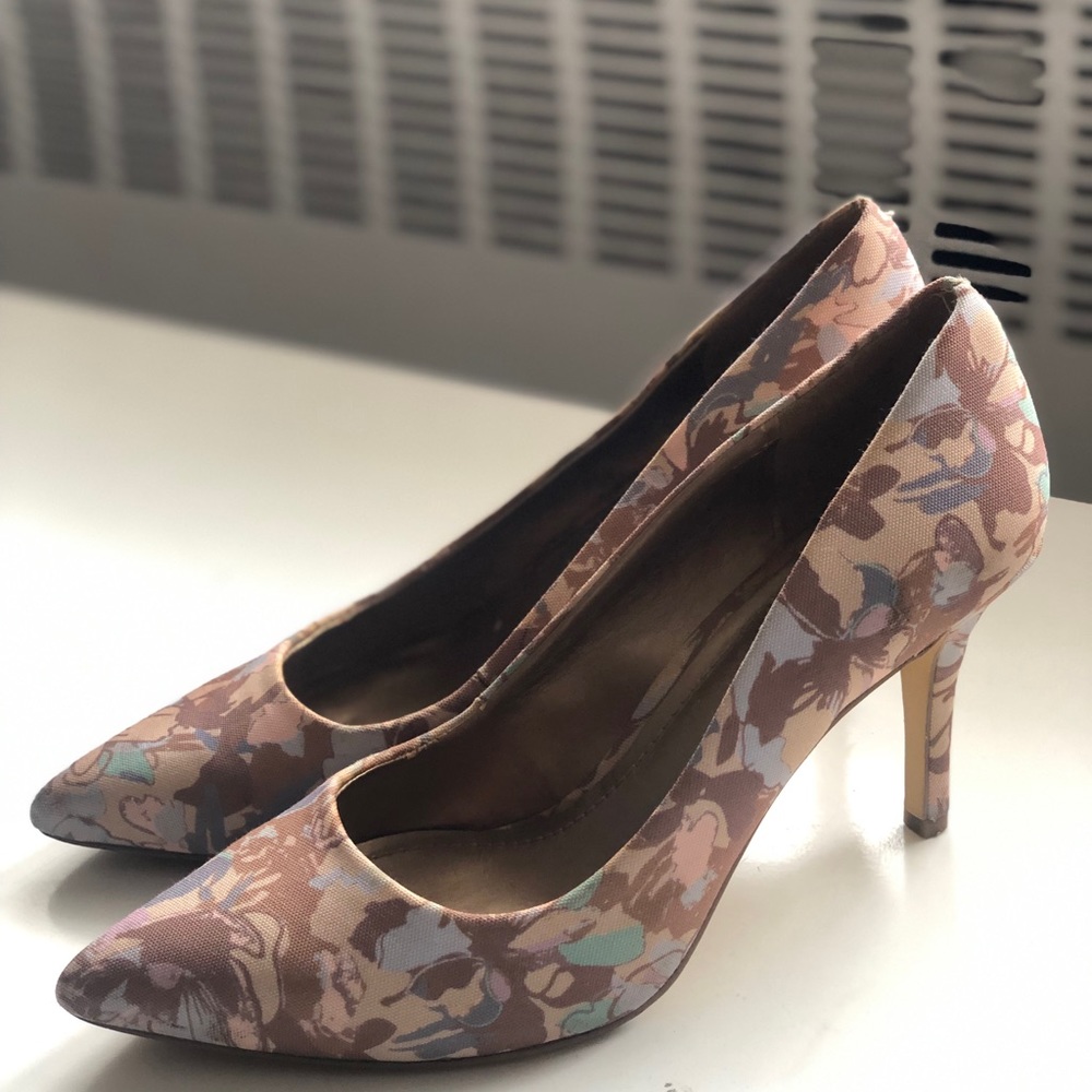BCBGeneration pumps heels 6.5